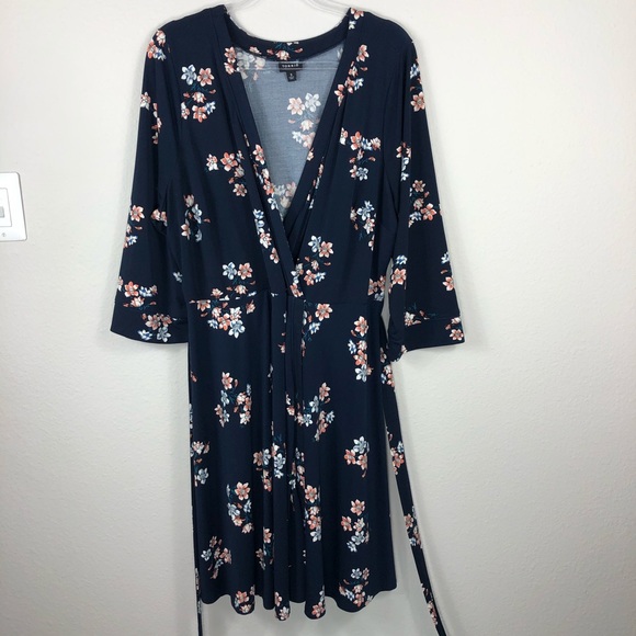 NWOT 3X Torrid Navy Floral Faux Wrap Dress - Picture 2 of 13